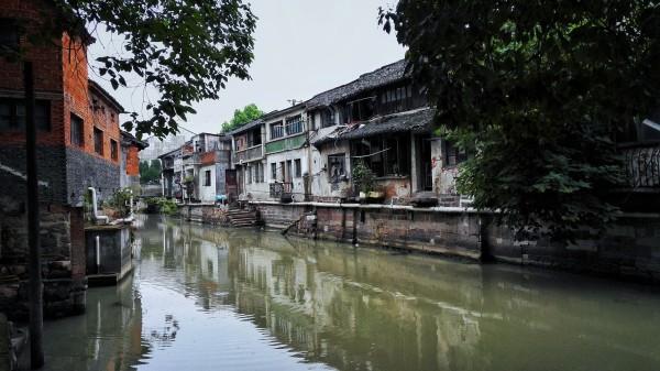 晋中战役，我军抓住敌人弱点，大胆分兵与声东击西获得了胜利